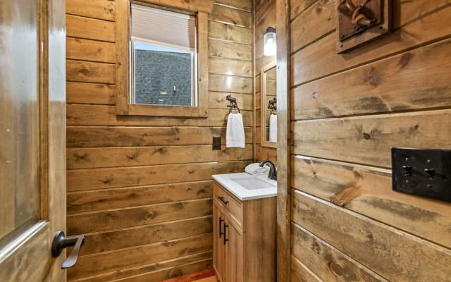 Cabin w/ Hot Tub & Game Room in the Smokys!