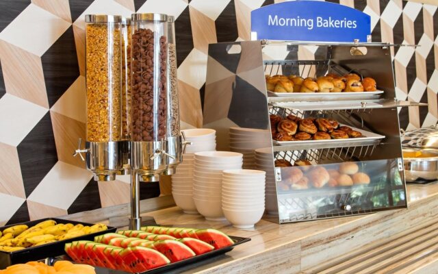 Holiday Inn Express Bangkok Sathorn by IHG