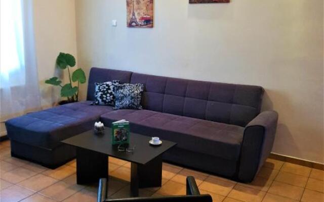 House with yard Subway 5min walk