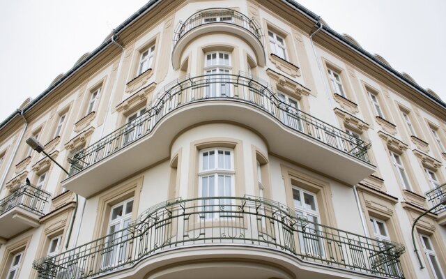 Rister Apartments