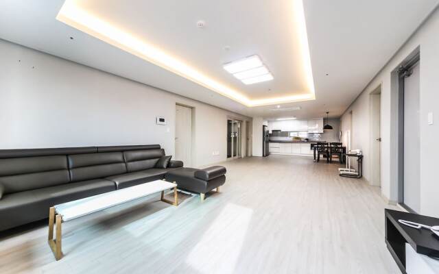 Brown-Dot Hotel Beomcheon