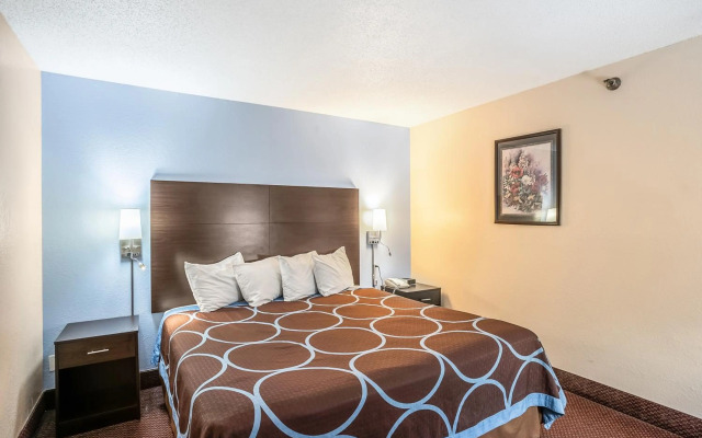 Super 8 by Wyndham Galesburg