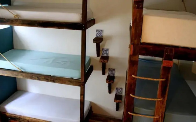 Zé Caramujo Hostel