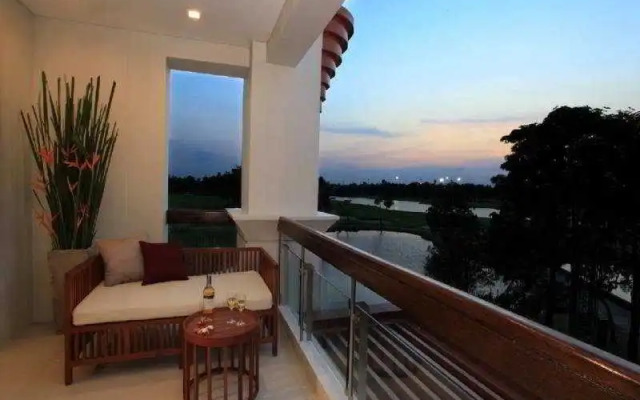 Summit Windmill Golf Residence
