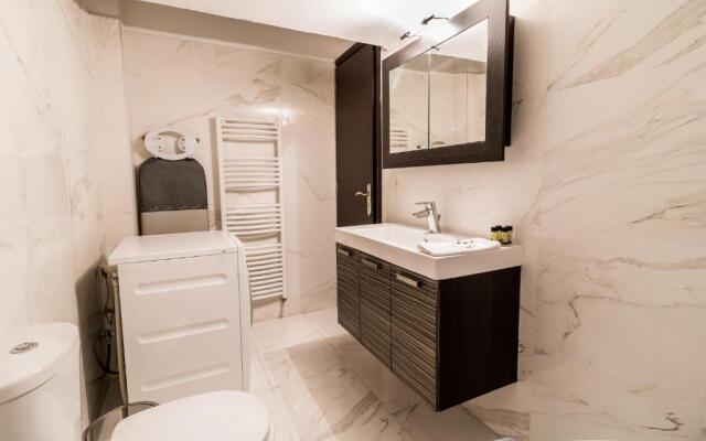 A Luxury Comfortable 2bdrm Apt in Athens