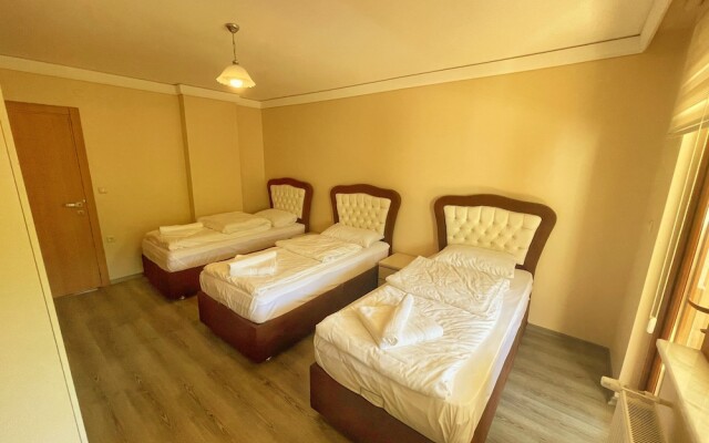 Lustra Garden Suite