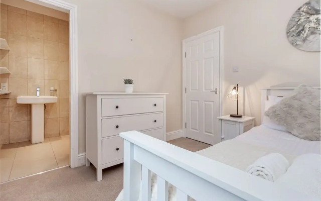 Worcester City Centre Apartment - 2 Bedrooms