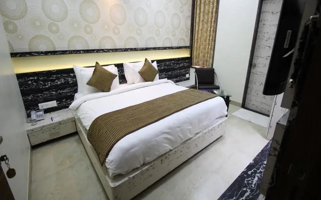 OYO Premium Home Guard Chowk Dwarka