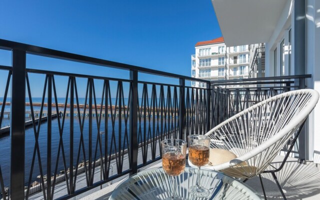 Bulwar Zachodzącego Słońca by Renters