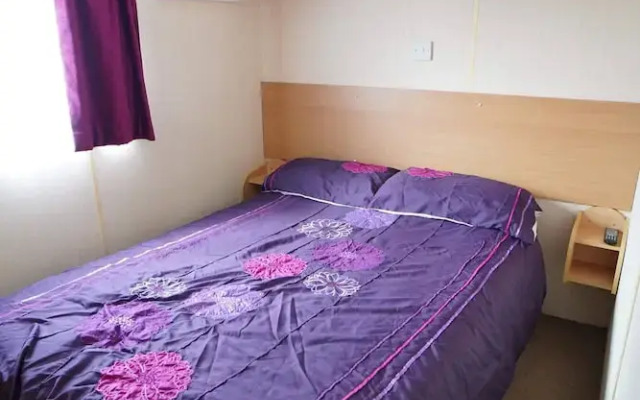 Pets go Free Family 3 Bed Caravan With Decking