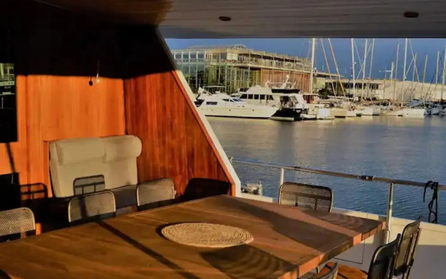 Attractive Yacht With Roof Terrace