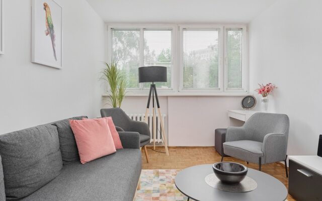 Cozy Zielińskiego Apartment by Renters