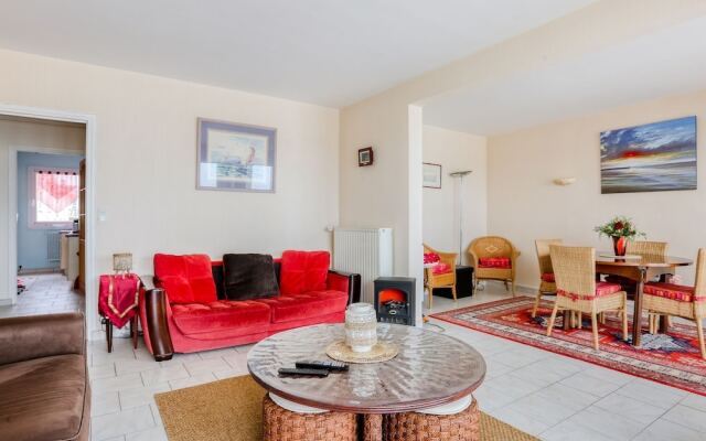 Beachfront Apartment in Grancamp-maisy With Terrace