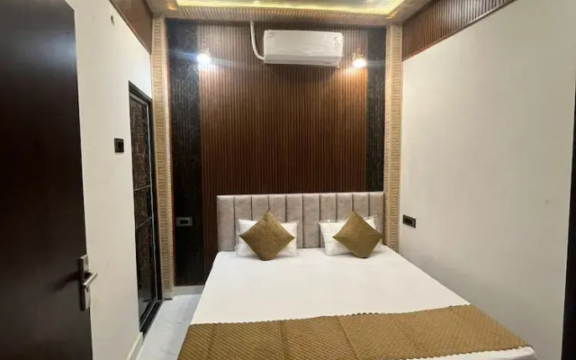 Om Nilay Paying Guest House By GRB