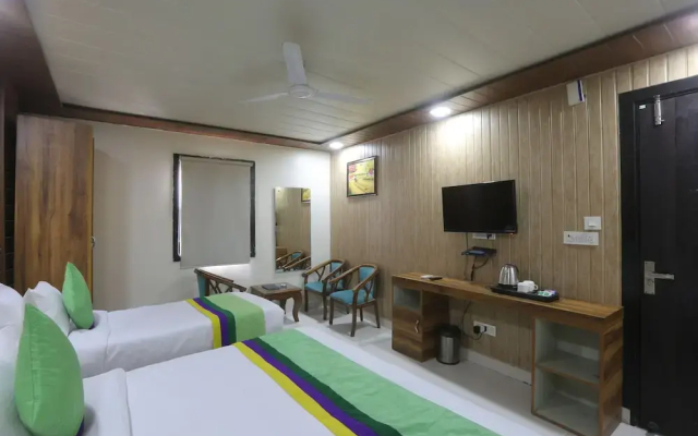 Hotel Triton Grand