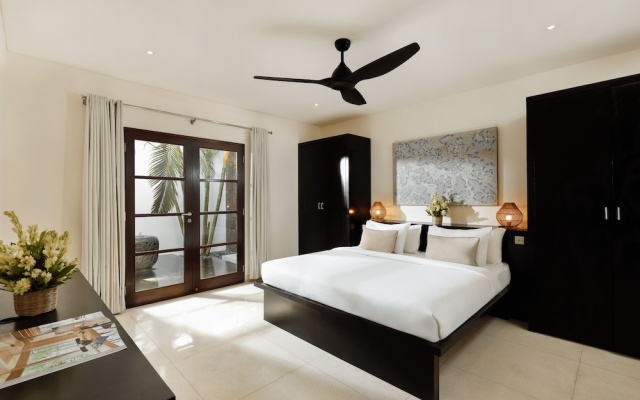 Black Beach Villa - Absolute Beachfront – Guest Rooms – Tibubiu