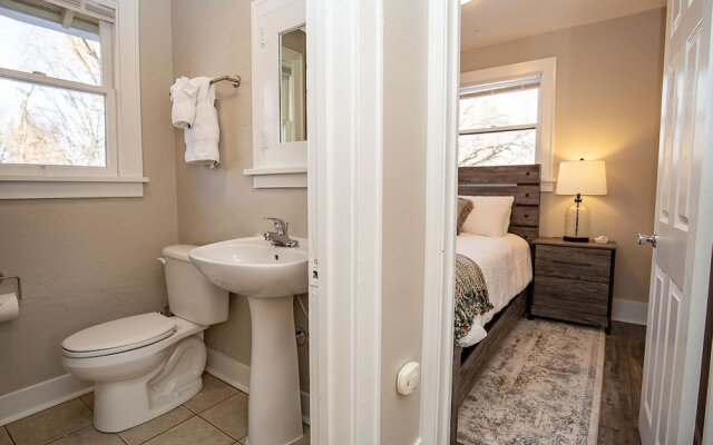 Cozy Carriage House, Walk to UNC, Free Bikes