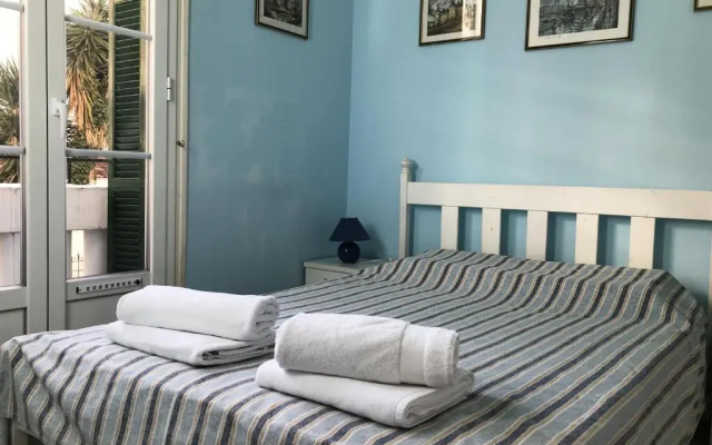 BH - 4 PEOPLE - Flat close to railway station and sea