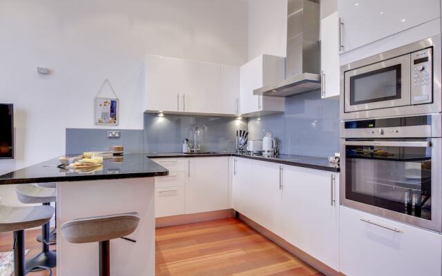 The Lexham Gardens Escape - Central 2BDR with Balcony