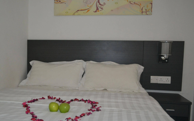 Apple 1 Hotel Gurney