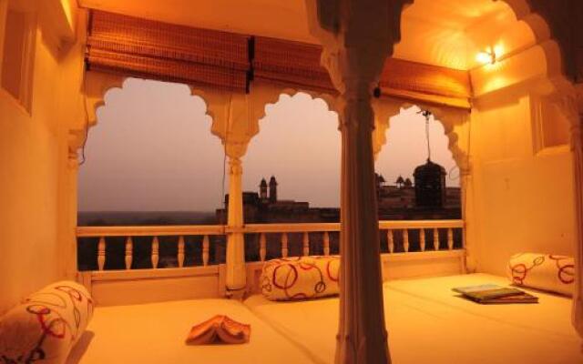 Sheesh Mahal