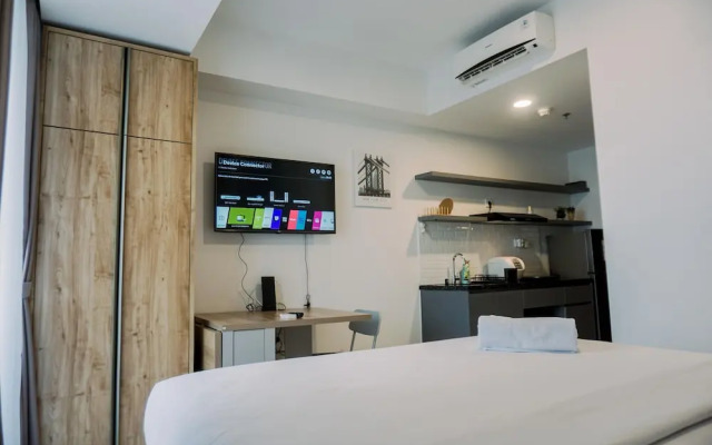 Homey And Warm Studio At West Vista Apartment