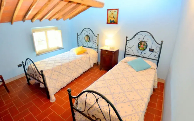 Holiday Home in Pescaglia Near Tuscan Vineyards