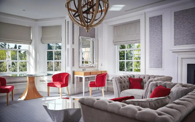 Barnett Hill - Luxury Hotel