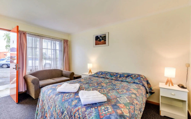Martin Cash Motel