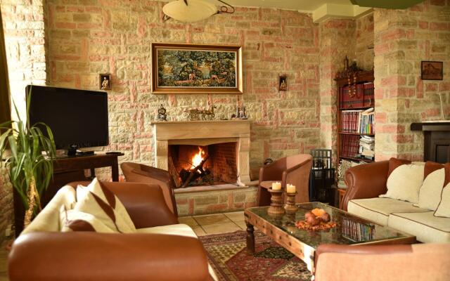 Mont Helmos Hotel