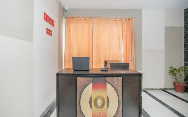 OYO 13523 Hotel Luxor The Budget Inn