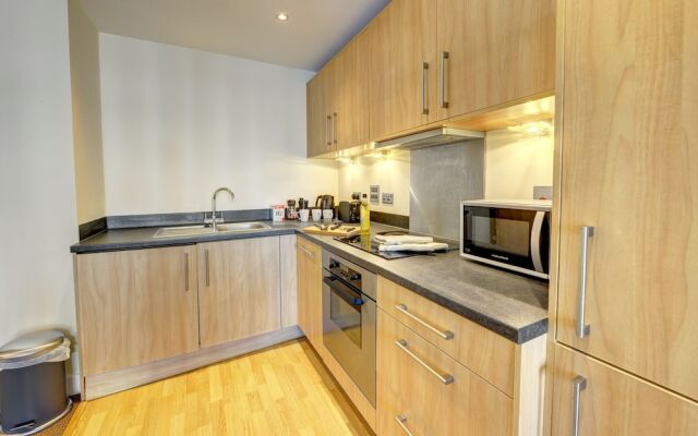 Location Spacious Apartment With Parking