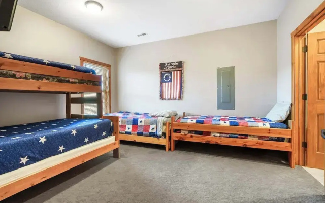 Kemper's Cabin by Silver Dollar City - Ideally Located