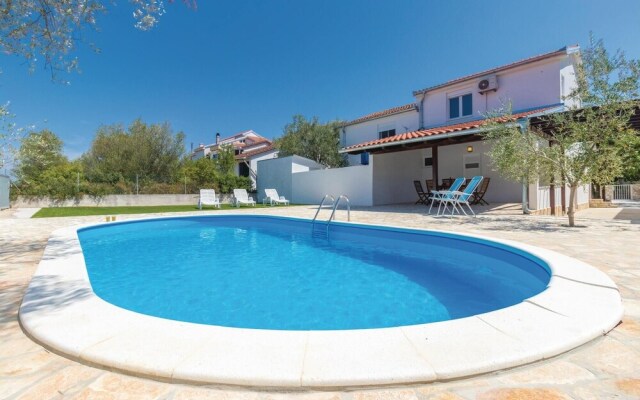 Stunning Home in Zdrelac With Wifi and 2 Bedrooms