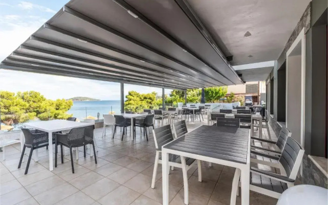 Trizonia Bay Hotel