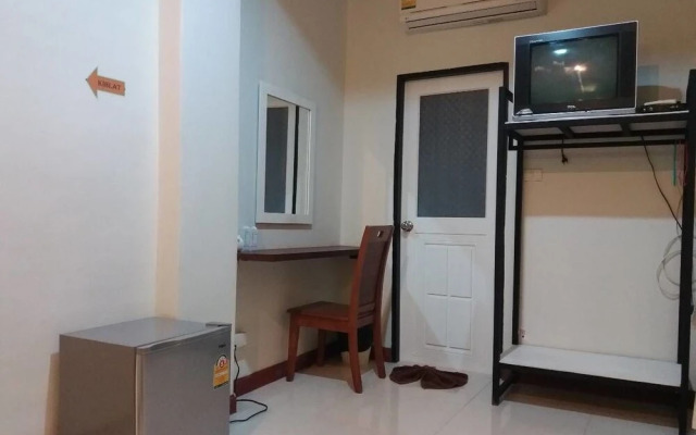 Lanta Long Beach Apartment - Hostel