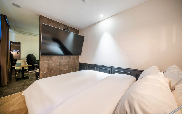 Daejeon Sintanjin Hotel Wol
