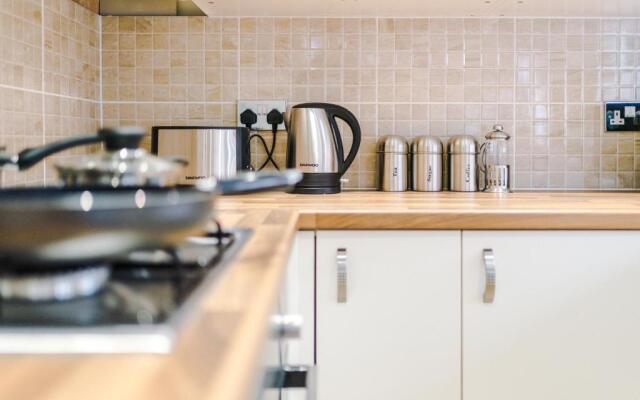 Rest&Recharge at Karma House (5-Bedroom, 8 beds, Free Parking)