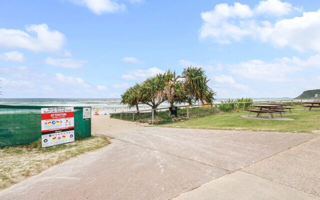 Bright 2 Bedroom Apartment in Burleigh Beach