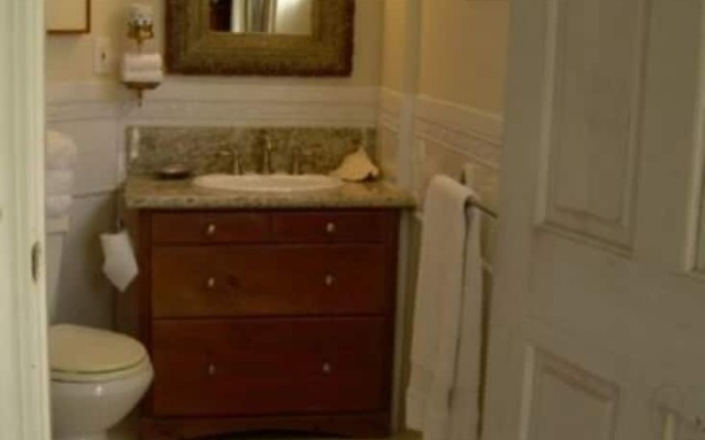 Salmonberry Inn & Beach House