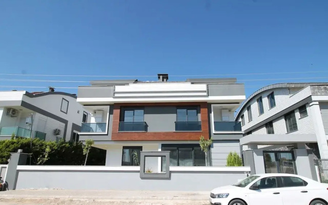 New Flat Large Living Space 2-5 Near By Lara Beach