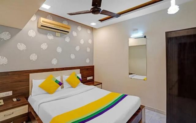 Itsy Hotels Aakash,100 Mts From Sardar Patel Stadium
