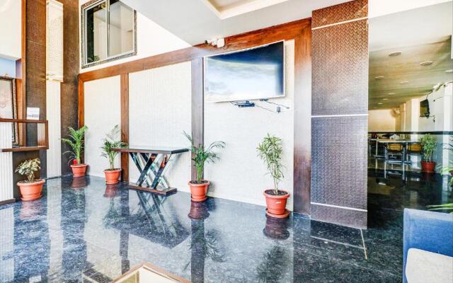 Fabhotel Meera Palace