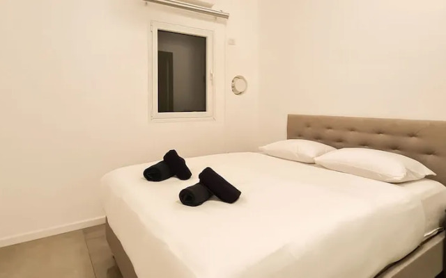 Condo & Pool in New North by FeelHome