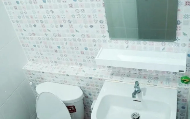 Bann Romyen Klang Dong
