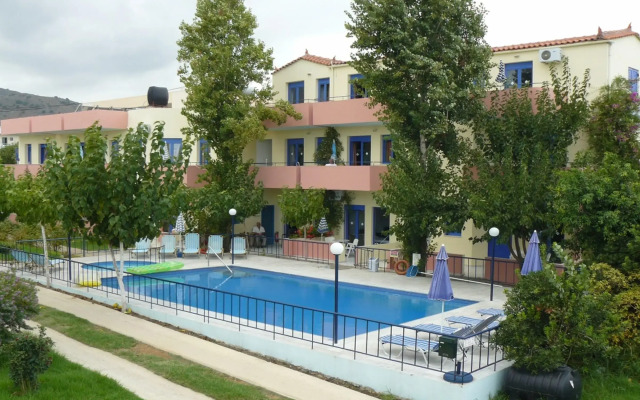 Leonidas Studios & Apartments