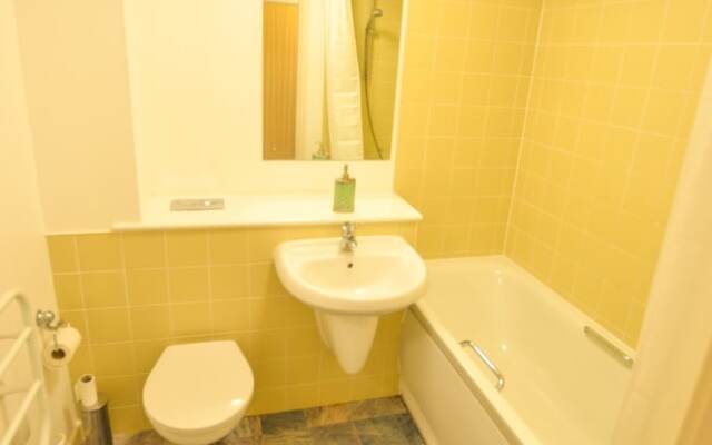 Gunwharf Quays Chic Apartment