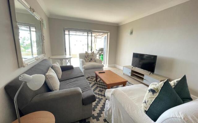 The Aqua - Sleeps 4 - Patio & Sea Views