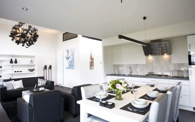 Villa With Roof Terrace Near Veluwemeer