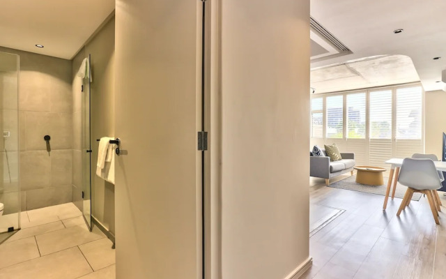 Great Studio With Balcony and City Views
